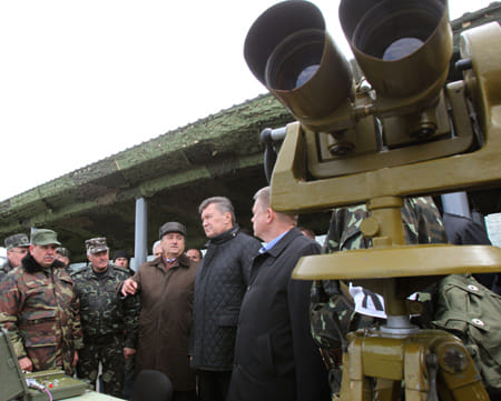 Янукович пообіцяв купувати українську зброю. Фото: прес-служби Президента