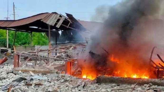 Днепропетровщина: Россияне попали в склад и уничтожили 40 тонн зерна