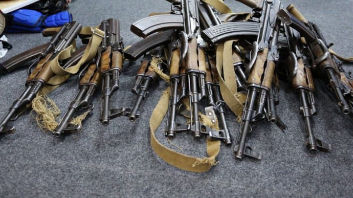 У Київ завозять додаткову зброю