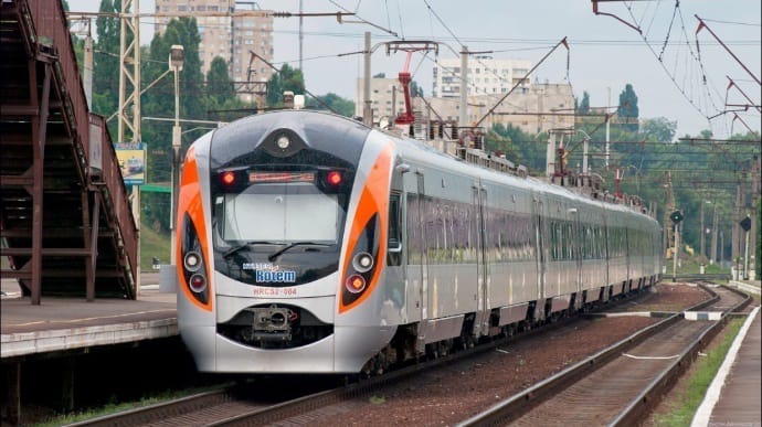 Поезд Интерсити сошел с рельсов на пути в Запорожье