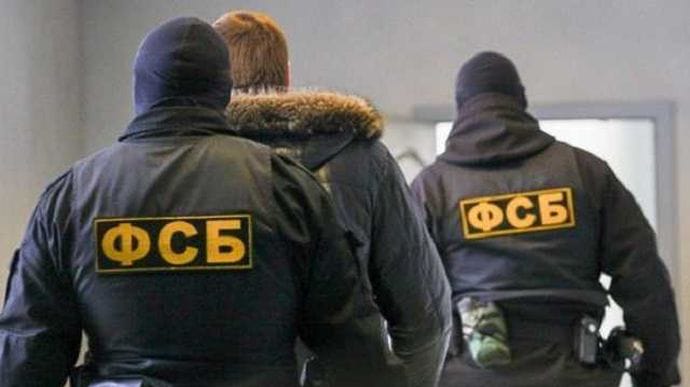 ФСБ заявила, що затримала в Криму українського агента з вибухівкою в машині