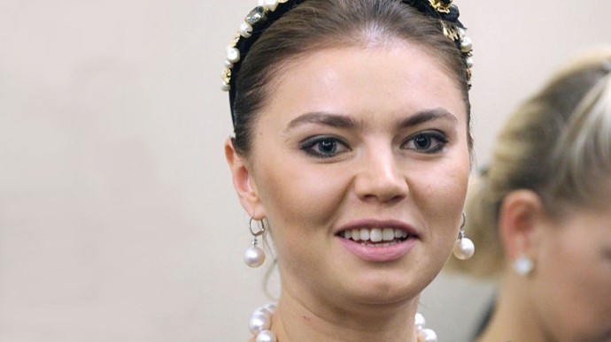 ЕС планирует ввести санкции против фактической жены Путина Алины Кабаевой