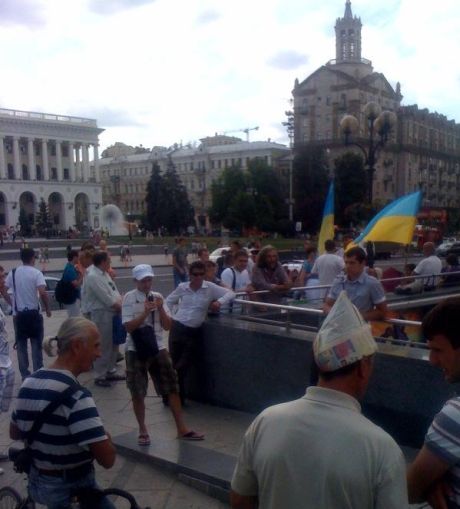 Митинг против милиции на Майдане
