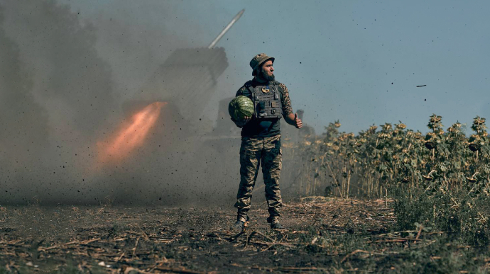 Ukrainian forces destroy six Russian self-propelled guns on Dnipro's left bank