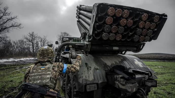 Russians attack on 3 fronts over 100 times and assault Ukrainian positions in Kursk Oblast