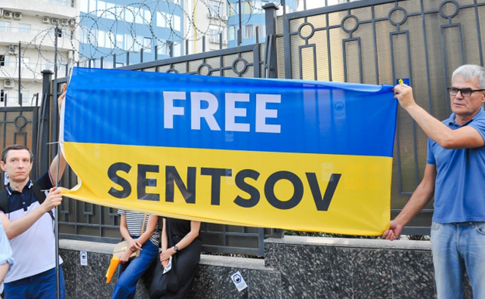 Більшість росіян не знають про голодуючого Сенцова та підтримують обмін політв'язнів