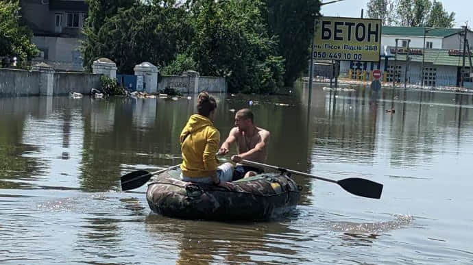 Наслідки підриву ГЕС: на Херсонщині вода спадає, але майбутні дощі уповільнять процес – ОВА