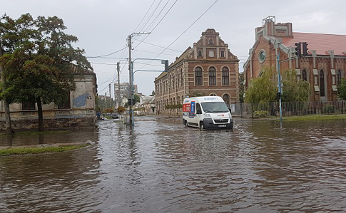 Курортне місто на Запоріжжі попливло після зливи 