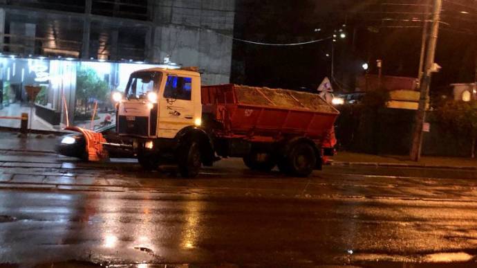 Из-за гололёда в Киеве за день произошло более ста ДТП