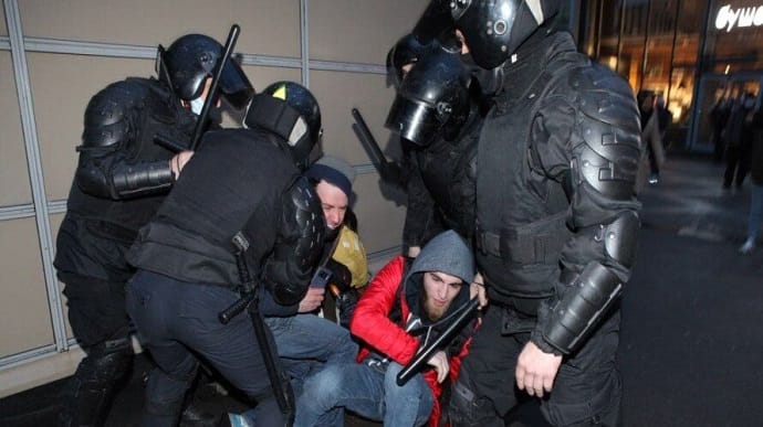 Акції за Навального: в Росії затримали майже півтори тисячі осіб
