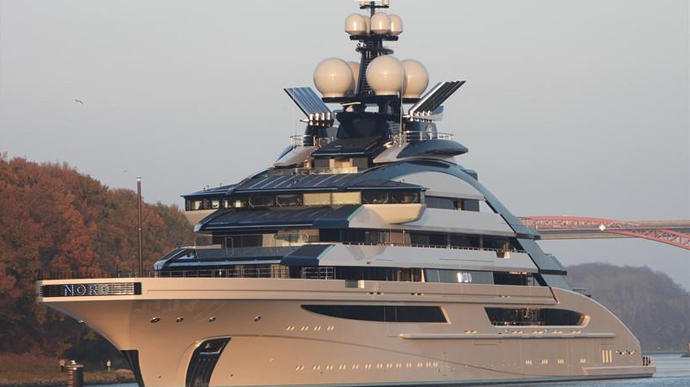 Самый богатый российский олигарх скрыл яхту от санкций на Сейшелах