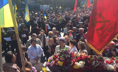 В Харькове произошли столкновения у Мемориала Славы