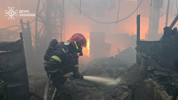 Fire at Kharkiv home improvement hypermarket contained – photos