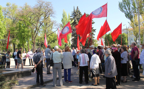 В Запорожье около 50 человек устроили красный Первомай