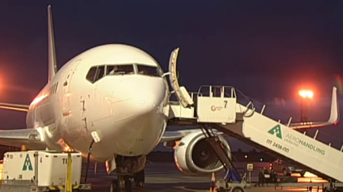 До України прибув літак з Афганістану – евакуювали до сотні людей