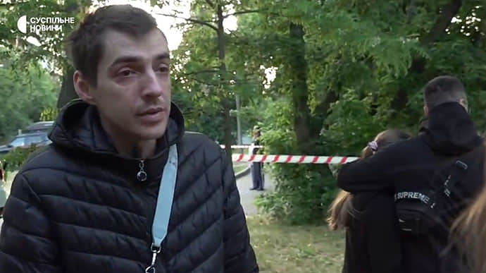 Люди стукали, але укриття не відкрили − чоловік розповів про загибель дружини у Києві 