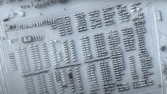 Спутники сделали новые снимки российских войск вдоль украинских границ – Reuters