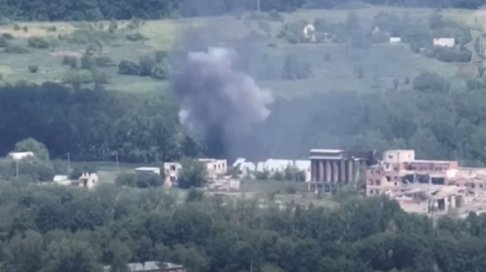НГУ и ВСУ артой уничтожили бронетехнику россиян в Харьковской области