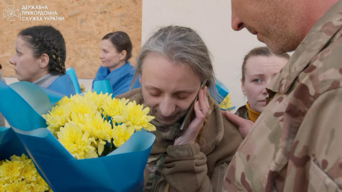 State Border Guards post touching videos of Ukrainians meeting liberated prisoners of war 