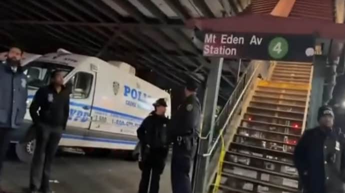 Стрілянина в метро Нью-Йорка: одна людина загинула і 5 дістали поранення