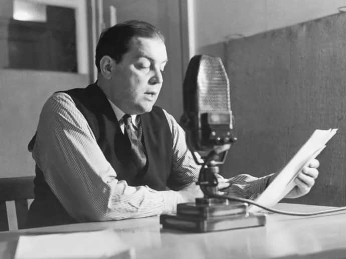 Сефтон Делмер веде мовлення на Німеччину з BBC, 1941-й рік