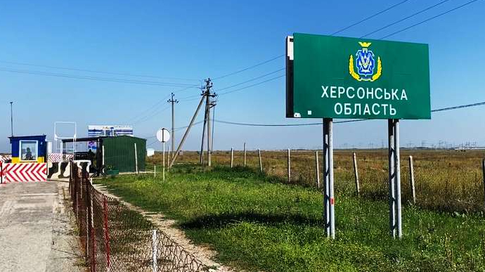 Россияне начали окапываться на админгранице Крыма