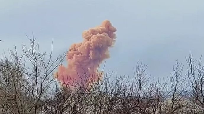 Luhansk region: Russian troops once again struck a tank of dangerous nitric acid