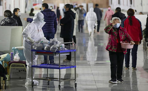 ЄС відправив Китаю захисне спорядження для боротьби з коронавірусом