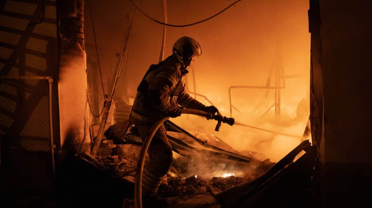 Kharkiv under a massive attack: dozens of explosions, hits in dwellings and businesses, are victims