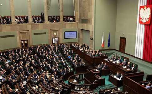 Сенат Польши принял спорный закон о Верховном суде