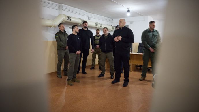 Zelenskyy visits Nikopol district, which is being shelled by Russian invaders