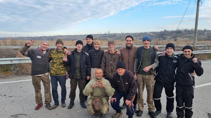 Из плена освободили 107 украинских защитников, большинство – с Азовстали
