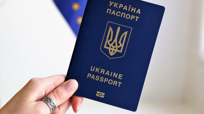 Почти без ограничений: еще одна страна ЕС открылась для украинцев