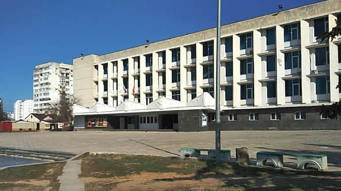 Residents of Sevastopol not allowed into shelter of Palace of Culture during air-raid warning
