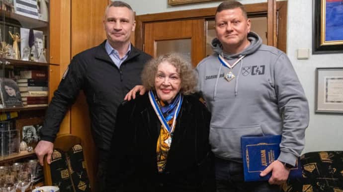 Кличко наградил Залужного и Лину Костенко званием Почетный гражданин Киева