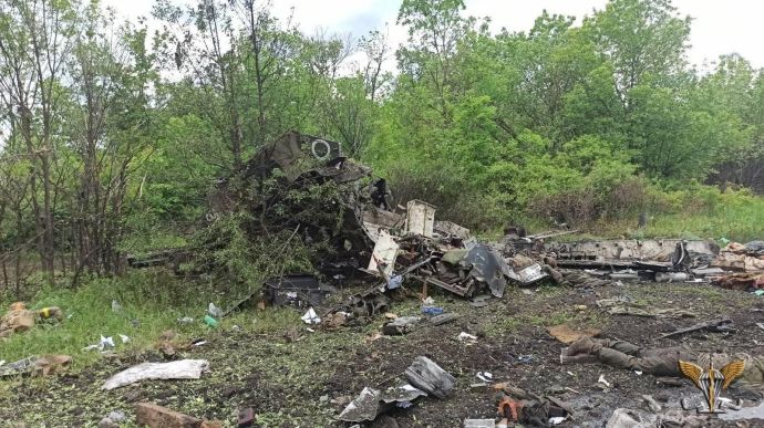 На сході ЗСУ знищили майже пів сотні одиниць техніки РФ, збили гелікоптер