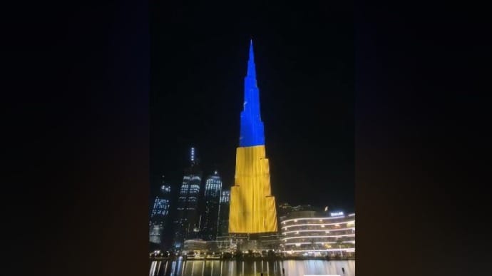 Самый высокий в мире небоскреб засиял цветами украинского флага