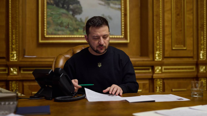 Zelenskyy holds meeting with military and intelligence to discuss upcoming battle