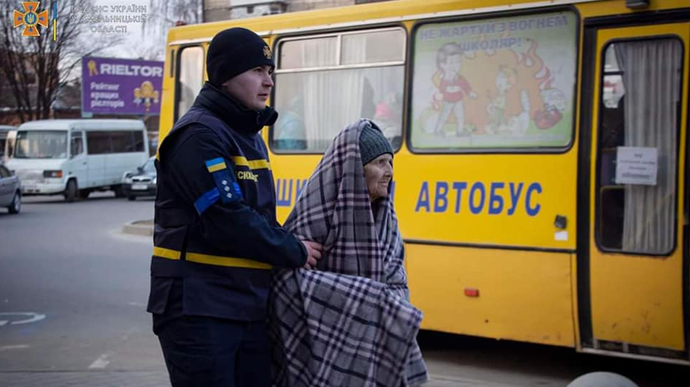 За сутки эвакуировали почти 10 тысяч украинцев: 5 тысяч из Мариуполя