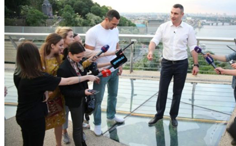 Мост Кличко усилят супербронированным стеклом