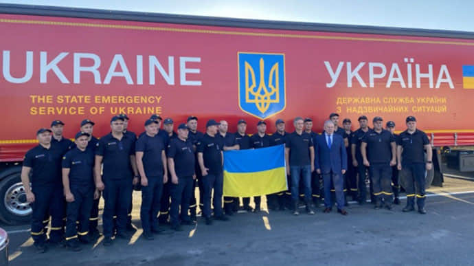 Slovenian PM personally meets Ukrainian rescue workers who came to help after floods