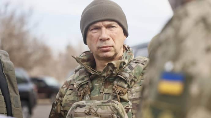 Russia continues offensive actions on eastern front, Ukraine's military chief says – photo