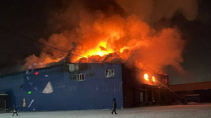 У російському Красноярську спалахнув склад на площі 6 тисяч кв м
