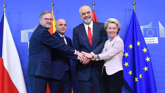 ЕС начал переговоры о вступлении с Албанией и Северной Македонией