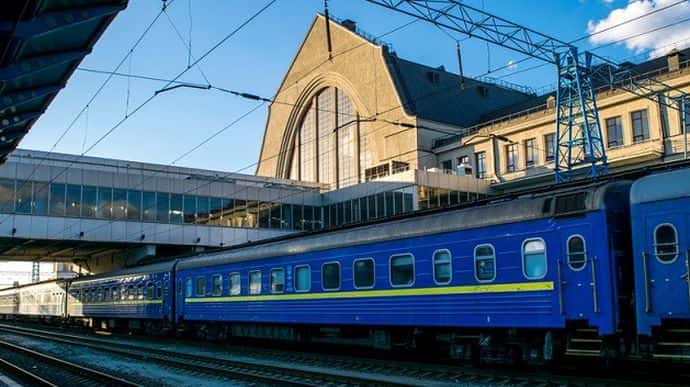 Кількість поїздів, на які можна купити квитки в Україні, зросла до 26