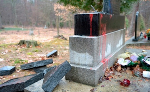 Посол України прокоментував вандалізм на могилі воїнів УПА у Польщі