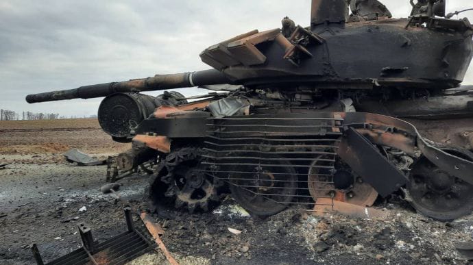У Києві та області обіцяють по 1000 доларів за спалений ворожий танк