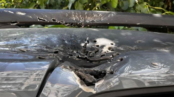 Russians drop explosive on car in suburbs of Kherson, injuring man