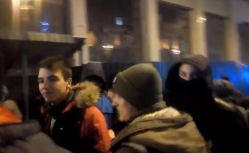 Активістів, затриманих біля Будинку профспілок, відпустили