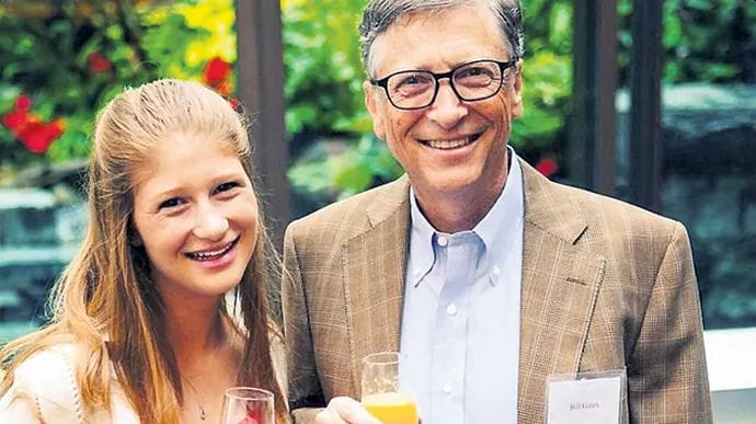 Дочь Билла Гейтса о своей вакцинации: Чип от отца не вживили
